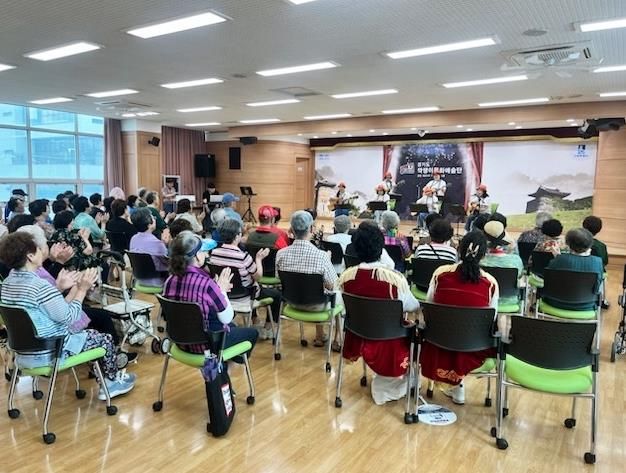 수원시 권선구 곡선동, 어르신을 위한 힐링콘서트 개최