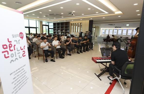 문화정비소 - 한낮의 문화식탁((주)비나텍)