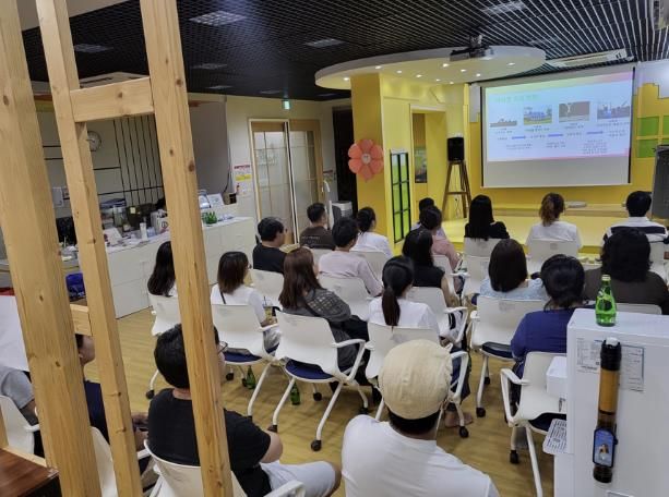 ‘초등학생 자녀를 양육하는 부모를 위한 심리학’ 교육 현장 모습
