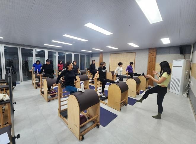 압해읍 스포츠강좌 수업 장면(필라테스)