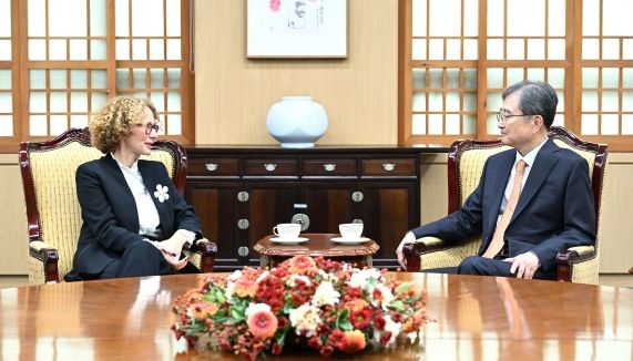 셰케린스카 NATO 사무차장 면담