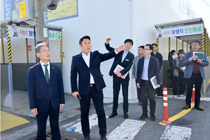 김종섭 부의장, 남외중학교 통학로 도보 점검