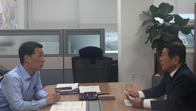 행정안전부 하종목 지방재정국장과 업무협의를 추진하고 있는 조상래 곡성군수