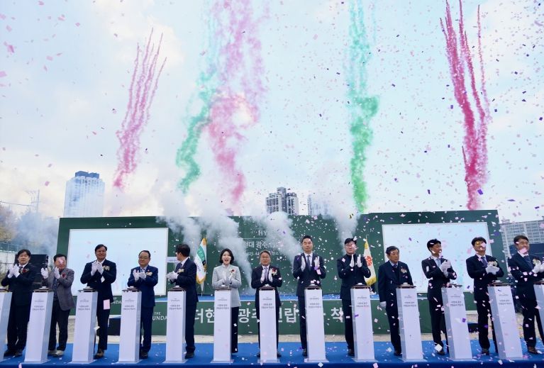 광주 최초 복합쇼핑몰 더현대광주 착공식