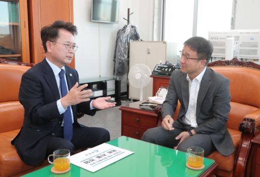 육동한 시장 국회행… 한병도 예결위원장 면담