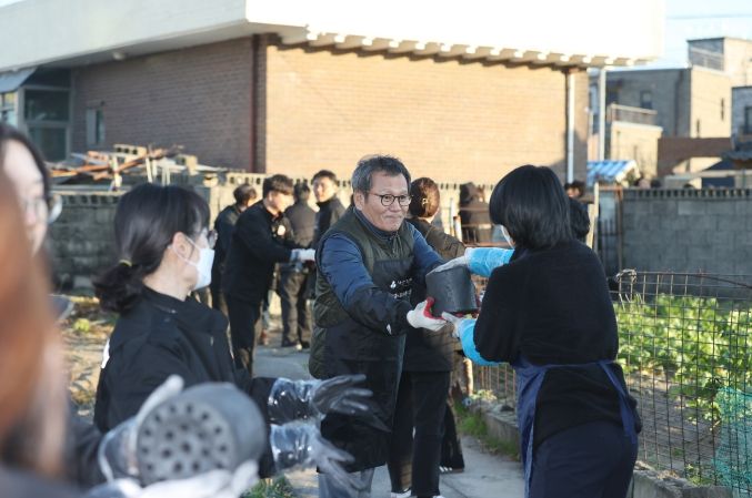 강릉시, 연탄 나눔 봉사로 지역사회에 온정 전해