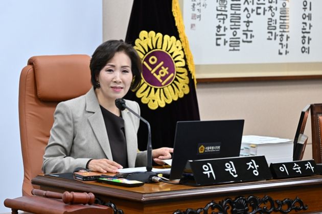 11월 17일 운영위원회 행정사무감사 중인 이숙자 위원장