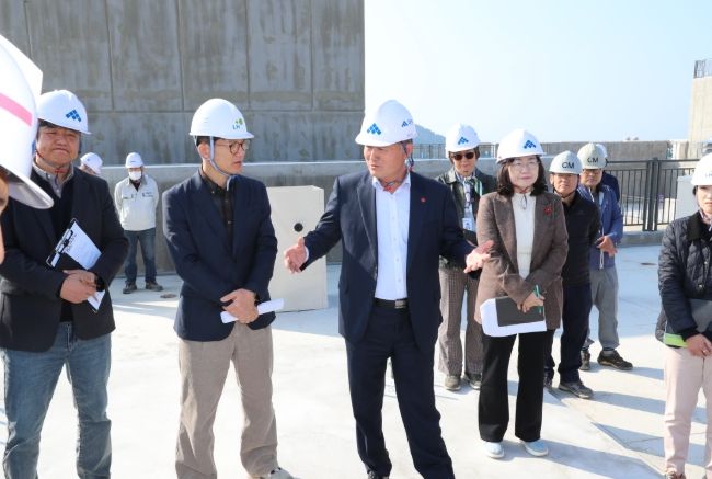 김완근 제주시장, 도의회 지적 현안 직접