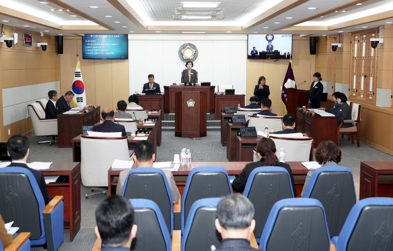 25일 태안군의회 본회의장에서 열린 제316회 제2차 정례회 모습
