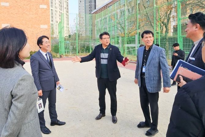 권순용 의원, 야음중학교 다목적 강당 신축 사업 현장점검