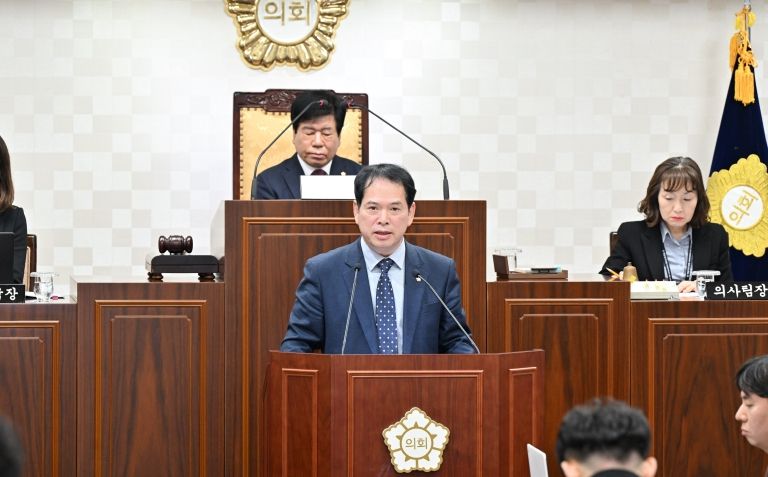 제290회 정례회 제3차 본회의에서 김성군 의원 5분 자유발언 모습