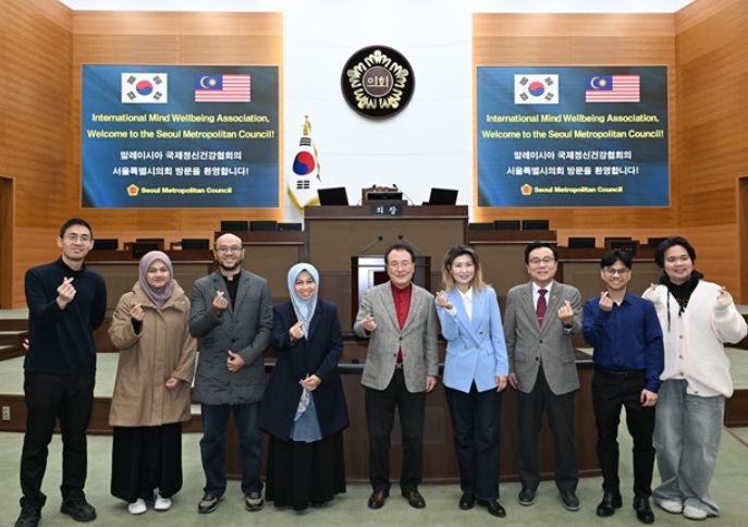 말레이시아 국제정신건강협회 등 시의회 예방(우측에서 4번째 아이수루 의원)