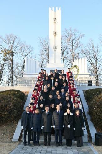 경북교육청, 충혼탑 참배와 새해 다짐식으로 2026년 힘찬 출발!
