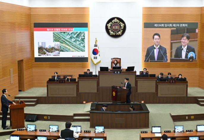 제334회 정례회 시정질문하는 김용일 의원