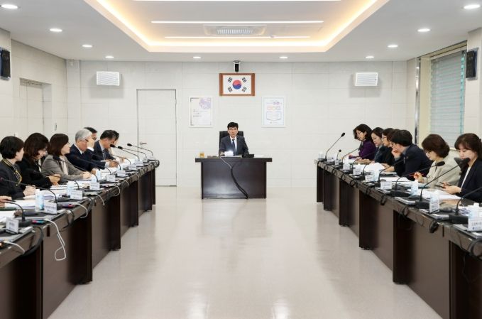 윤건영 교육감, 지역사회 잇는 직속기관 소통간담회 개최