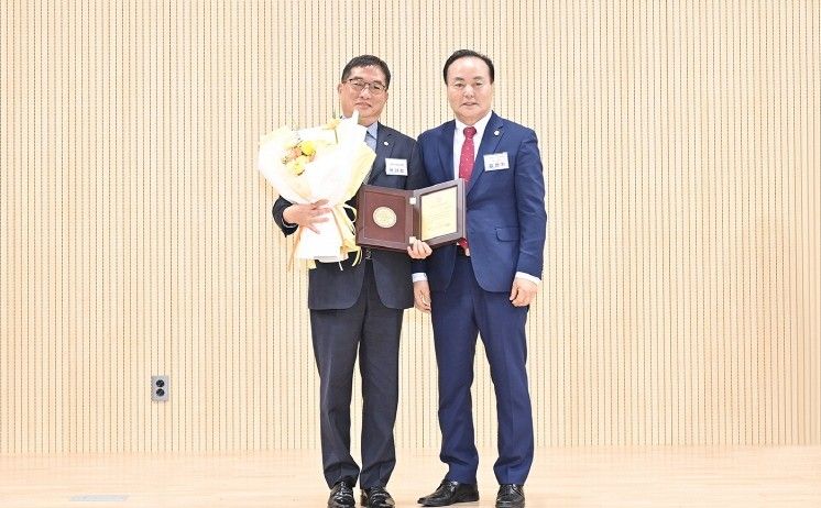 박대성 파주시의회 의장, 지방의정봉사상 수상
