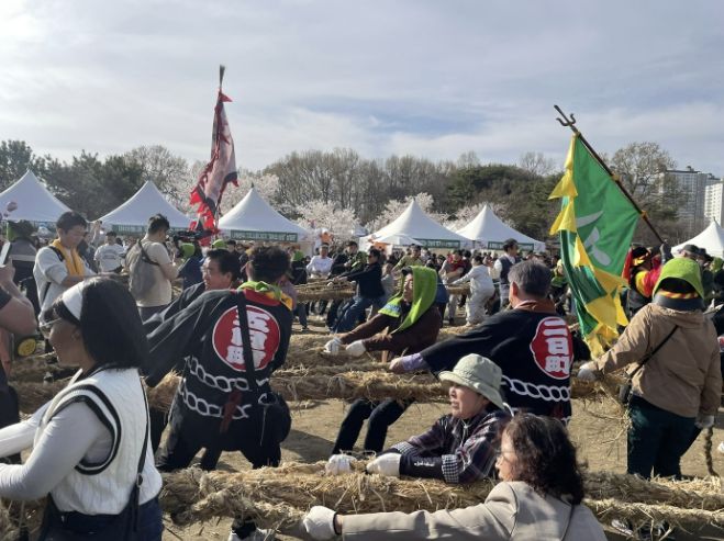 4. 12. 기지시줄다리기에 참여한 일본 다이센시 대표단