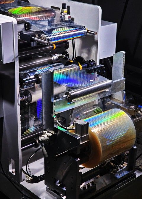 연구팀에서 활용한 성균관대 선도연구센터 롤투롤 나노임프린팅 설비